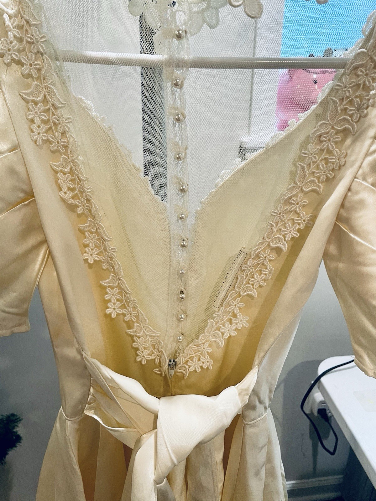 Stunning Jessica McClintock Silk Lace Wedding Dress Pearl Closure High Neck