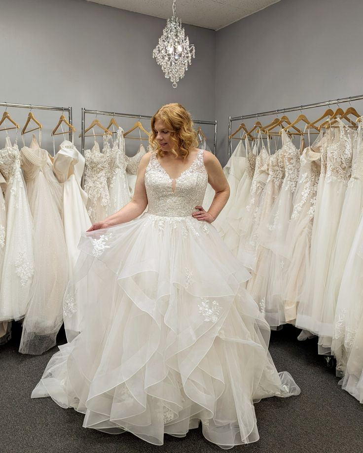 Elegant Wedding Dresses V Neck Sleeveless A Line Sweep Train Plus Bridal Gown