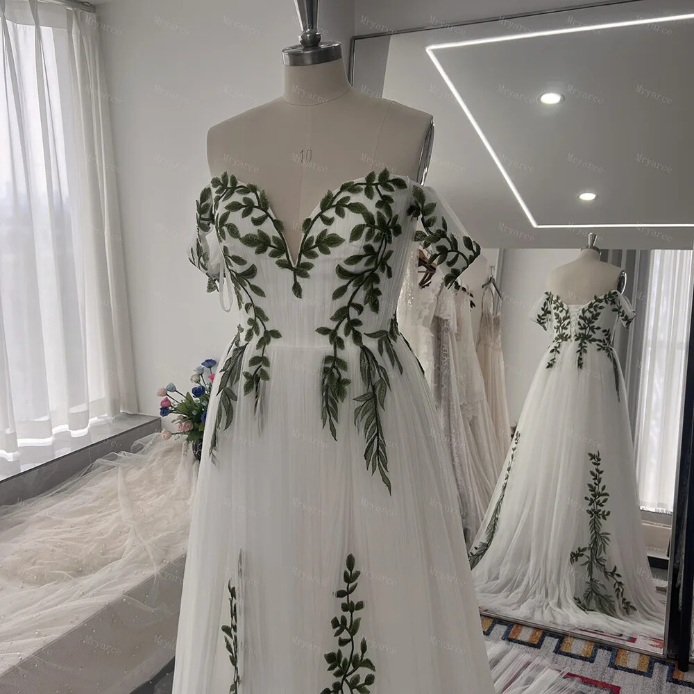 Boho A-Line Wedding Dress Spaghetti Straps Sleeveless 3D Green Leaf Bridal Gowns