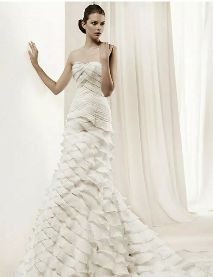 La Sposa Ivory Strapless Ruffled A-Line Sheath Wedding Dress Size 10 Train