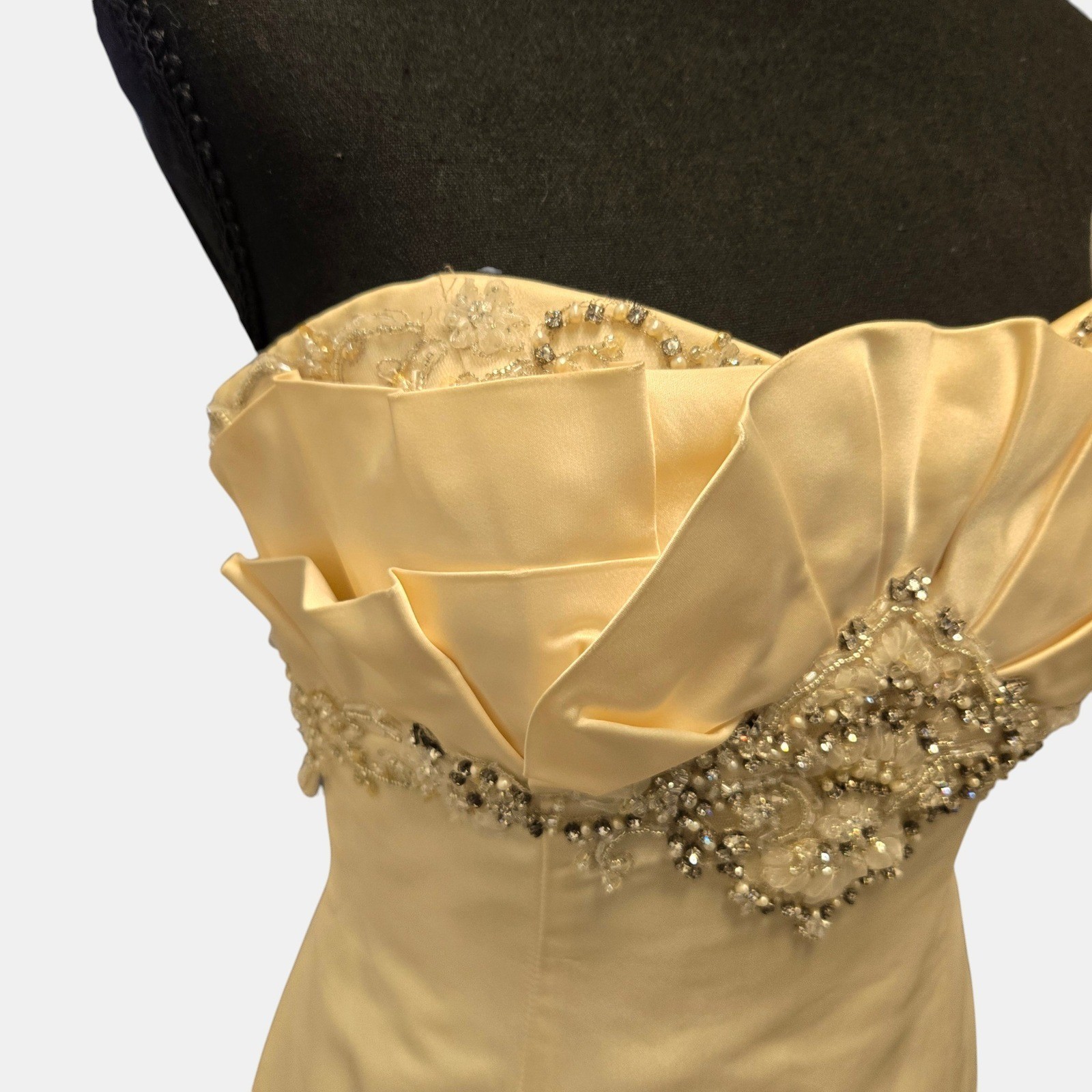 Casablanca Couture Wedding Gown Cream Satin Beaded Strapless Bridal Dress Train