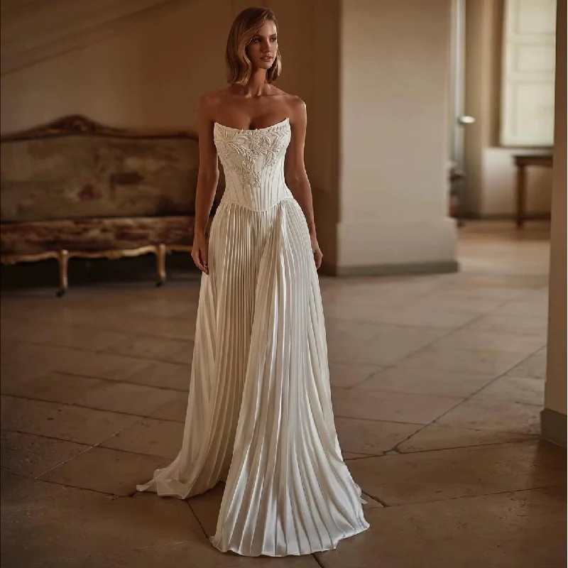 Classic WeddingDress with Boned Corset Straight Neckline Floral Embroidery Ivory