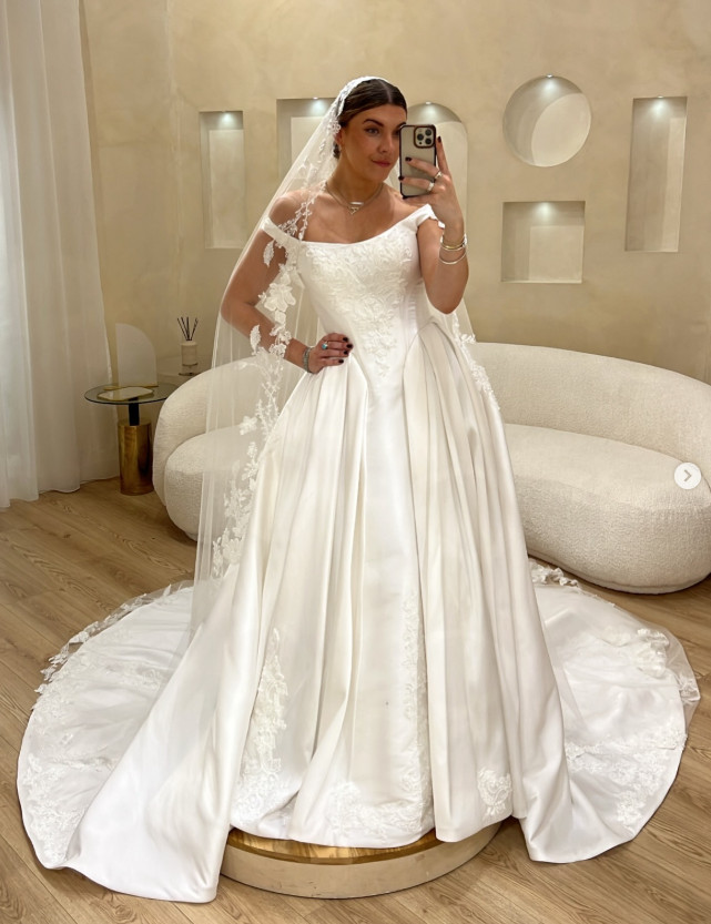 Elegant Wedding Dresses Satin A Line Sweep Train Lace White Ivory Bridal Gowns