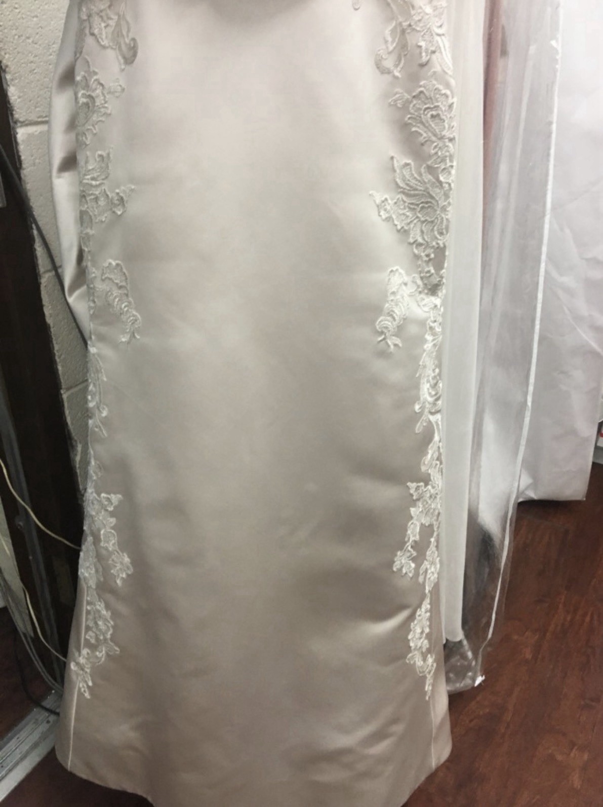 Ivory Satin Mermaid Wedding Dress Lace Beading V Neck Sleeveless Train Buttons