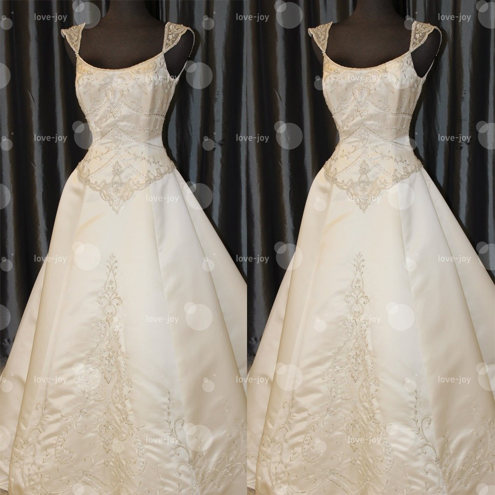 Stain Wedding Dresses Scoop Neck Lace Applique Sleeveless Victorian Bridal Gowns