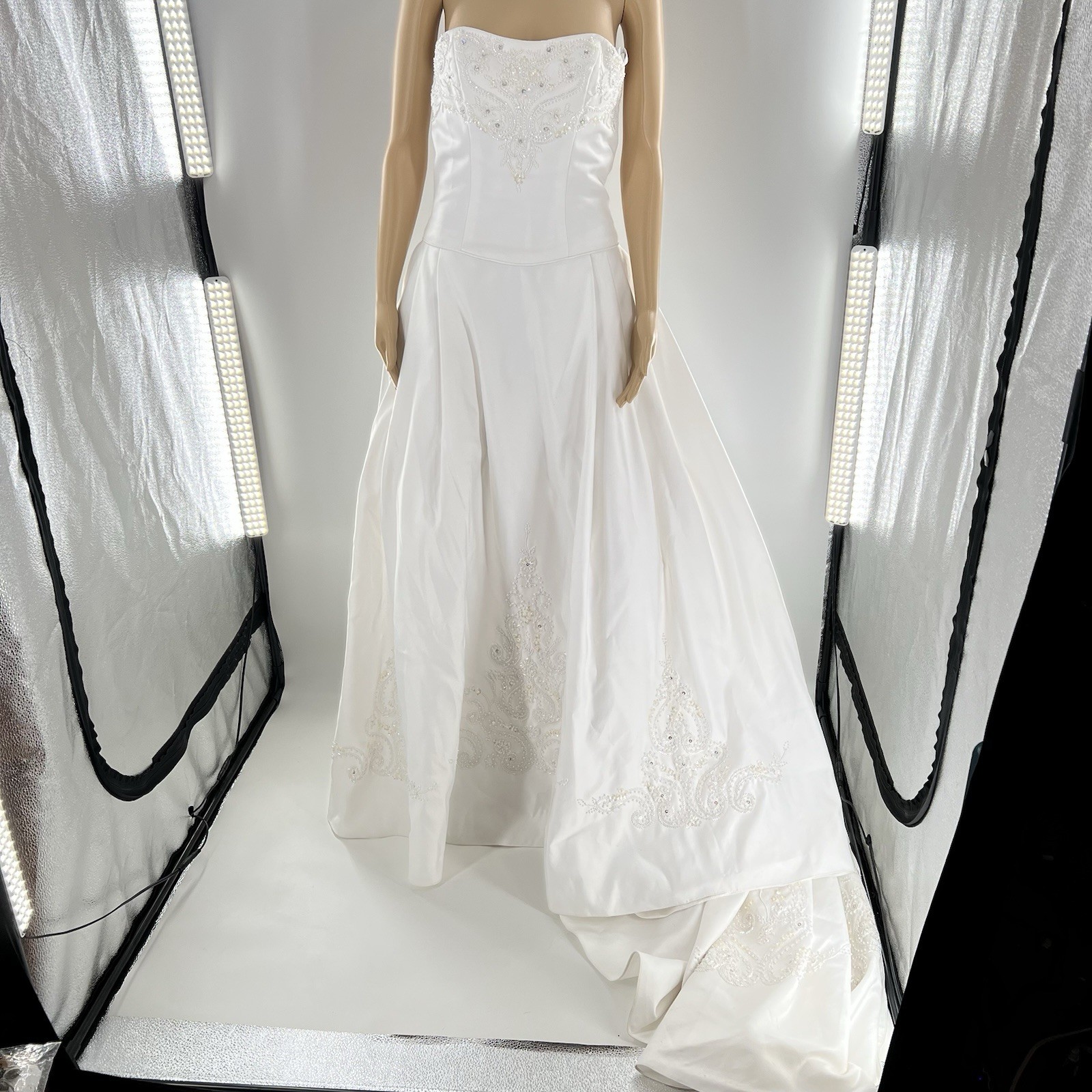 VTG Mary’s Classic 90’s Wedding Gown w/Matching Beaded Wrap & White Veil w/Satin