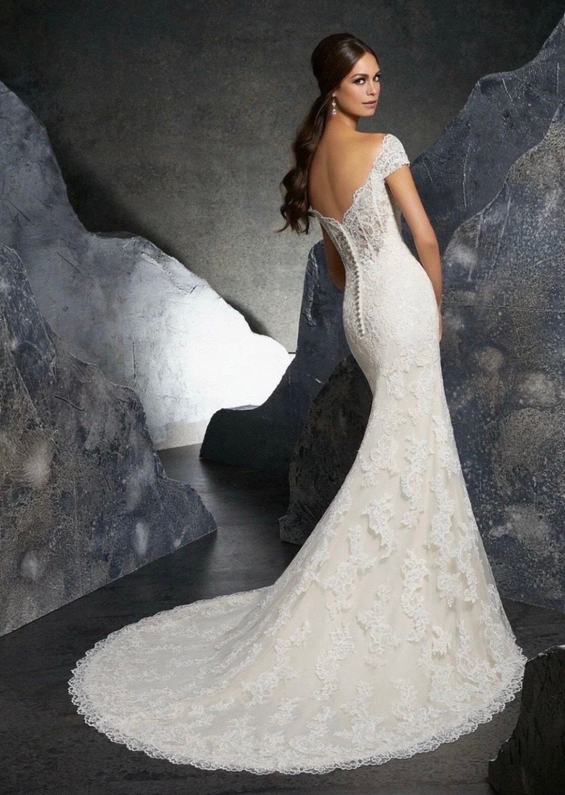 MADELINE GARDNER IVORY WEDDING DRESS WITH TAGS SIZE 6 STYLE 5616 NEVER USED