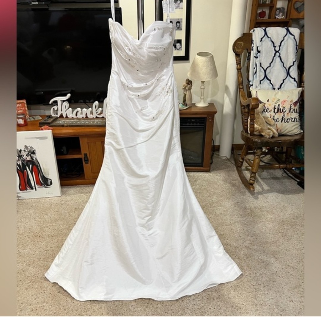Symphony Of Venus Wedding Dress Sz 6