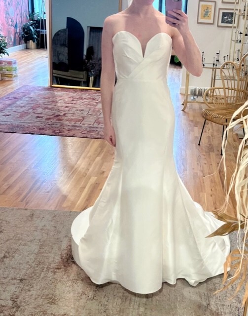 New unaltered strapless cathedral train wedding gown Essense of Australia d3822