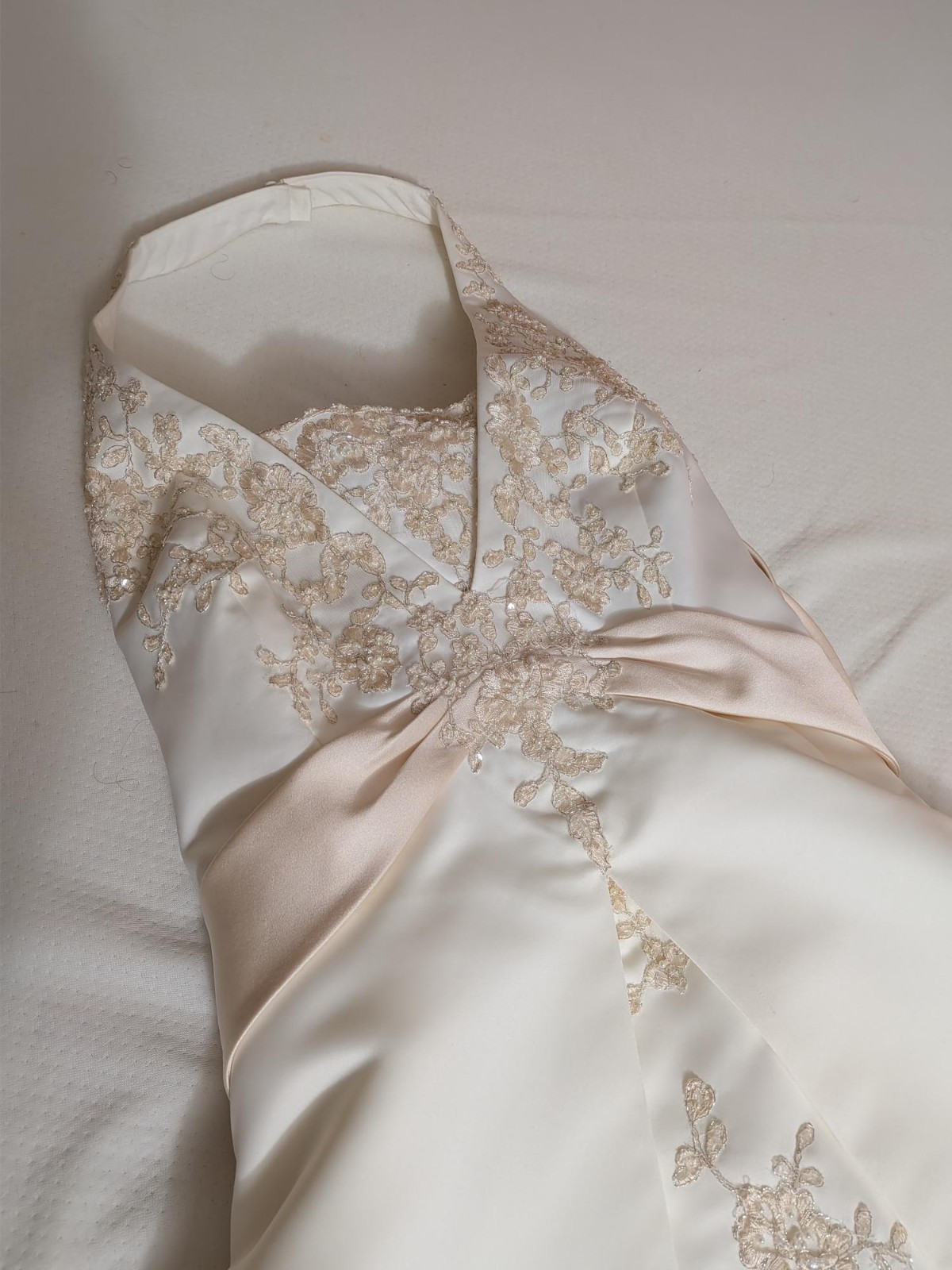 Beautiful Ivory Weddig Gown with amazing beaded detail