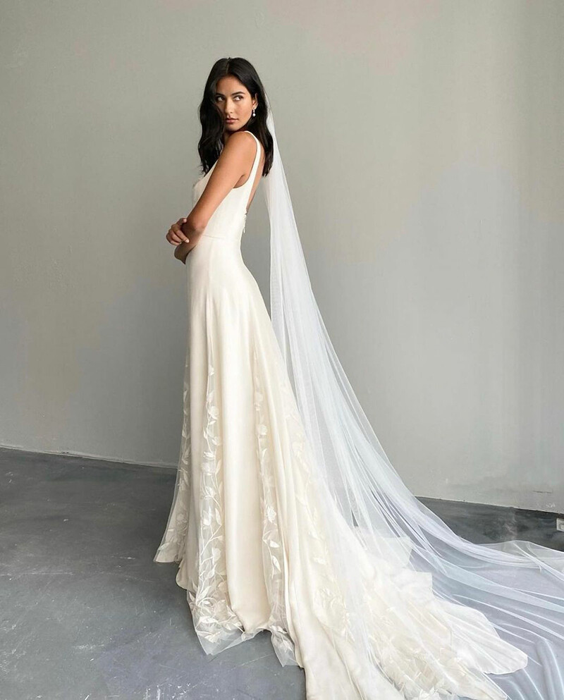 Elegant Wedding Dresses Square Neck Beach Bride Dress Lace Applique Bridal Gown
