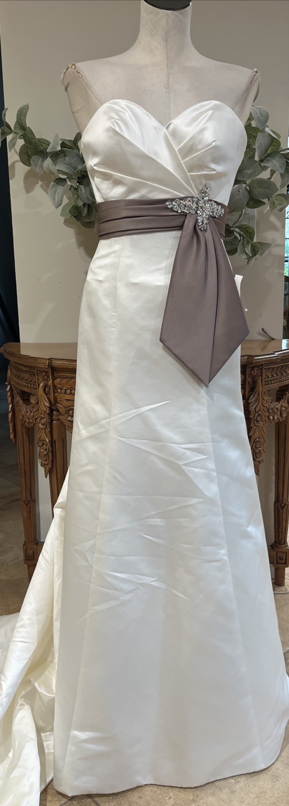 The couture collection woman’s 8 Ivory brown sash strapless Train wedding dress