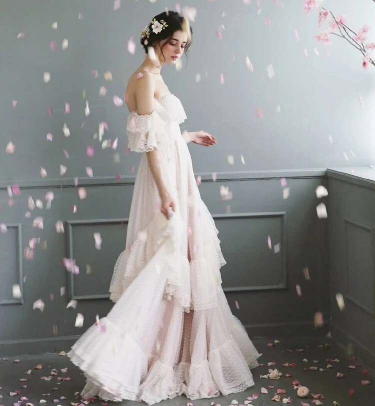 Victorian Wedding Dresses Tiered Lace Ruffle Bridal Gowns Off Shoulder Rustic