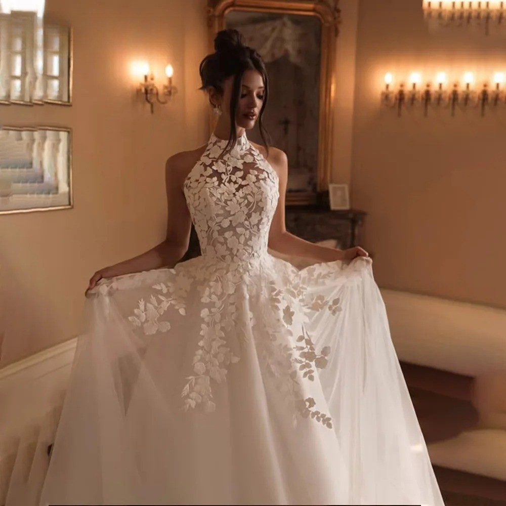 Halter Wedding Dresses Lace Appliques A-line Sleeveless Button Bridal Gown