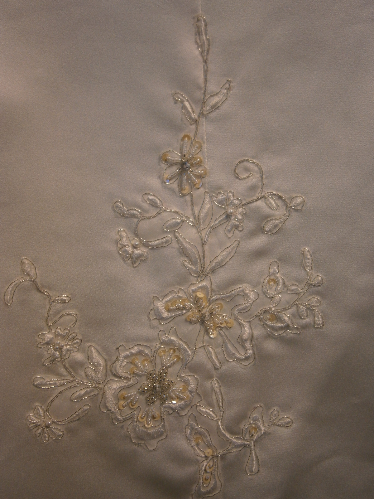 Venus 12 Wedding Dress Ivory Ballgown Lace Pearls Strapless Train Buttons Pretty