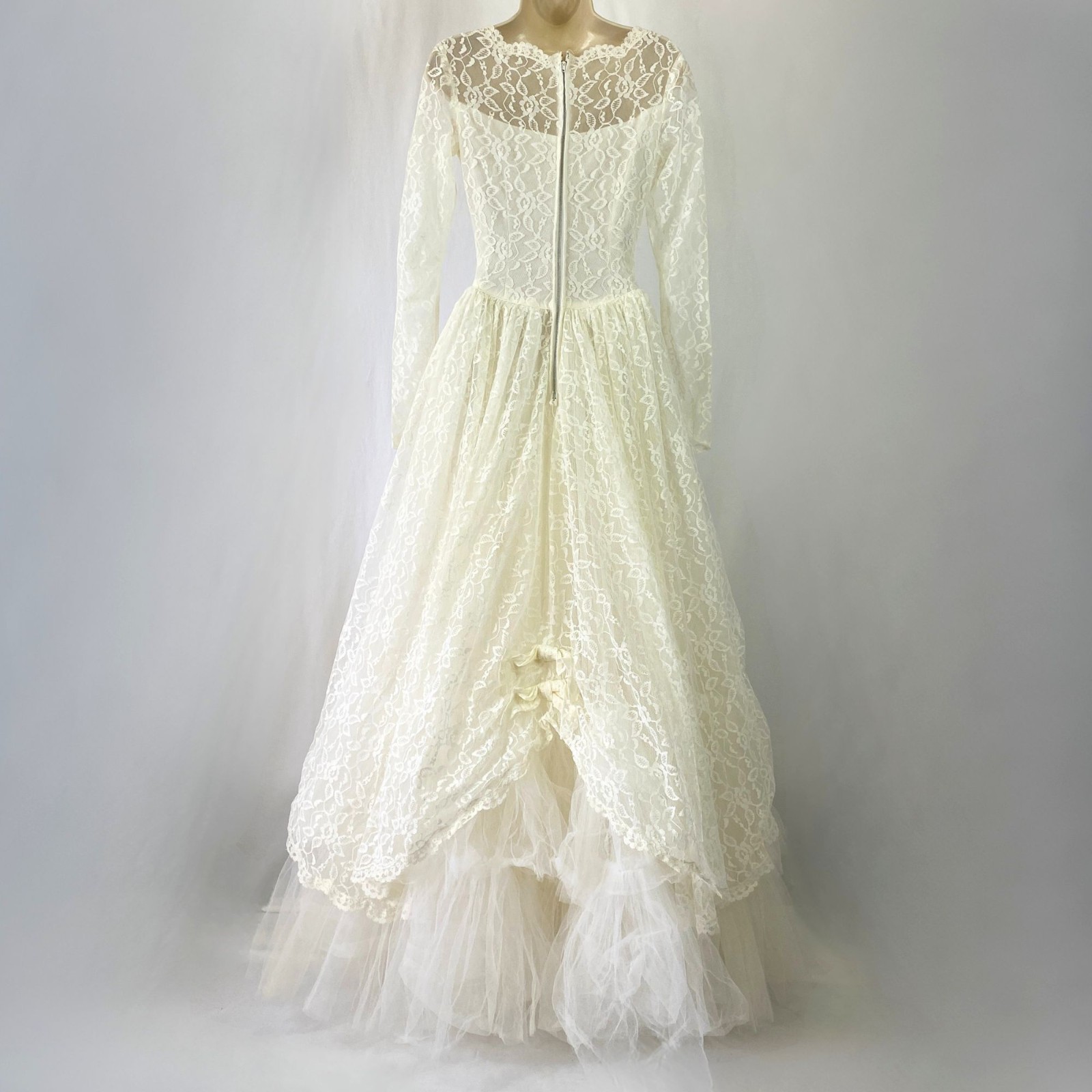 Vintage 1960’s Ivory Lace Wedding Ball Gown XS 23” Waist Full Skirt Tulle