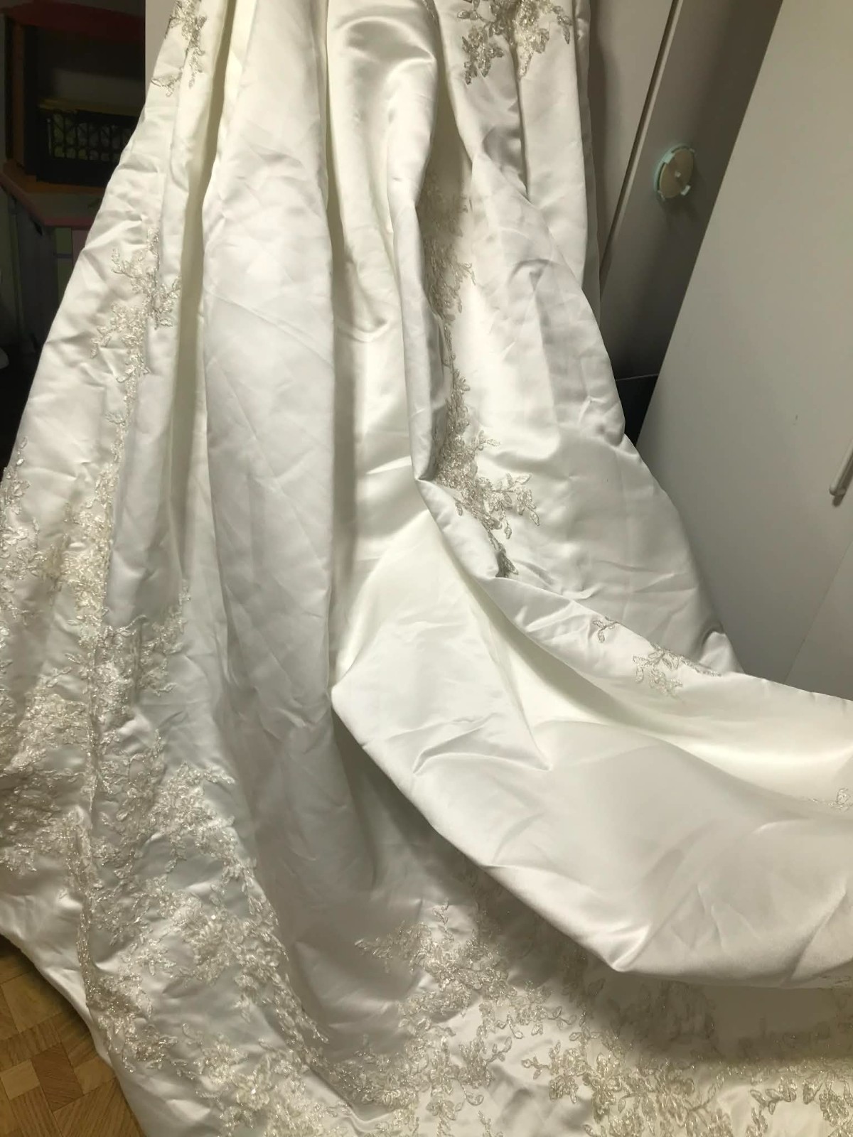 Oleg Cassini wedding dress size 14 never worn, unaltered satin w/lace applique