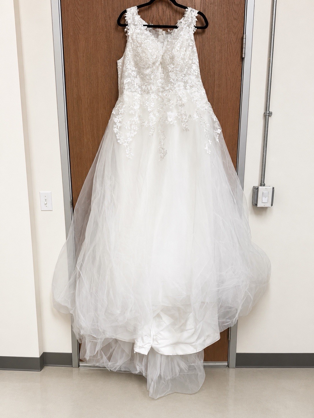 Women’s Size 20 Lace Wedding Dress A-Line V-Neck Tulle Bridal Gown White