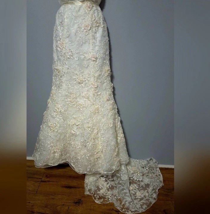 Oleg Cassini Subtle Pink 3D Floral Wedding Dress Size 2