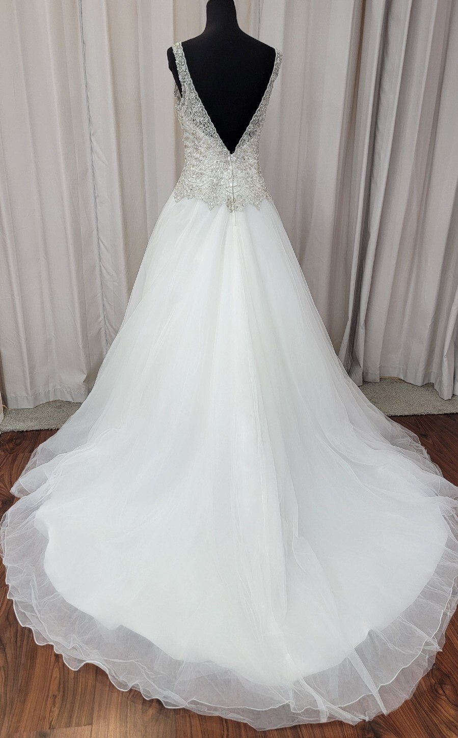 Mary’s Bridal D8113 Dress Crystal Beaded Tulle Ball Gown V Neck Princess Wedding