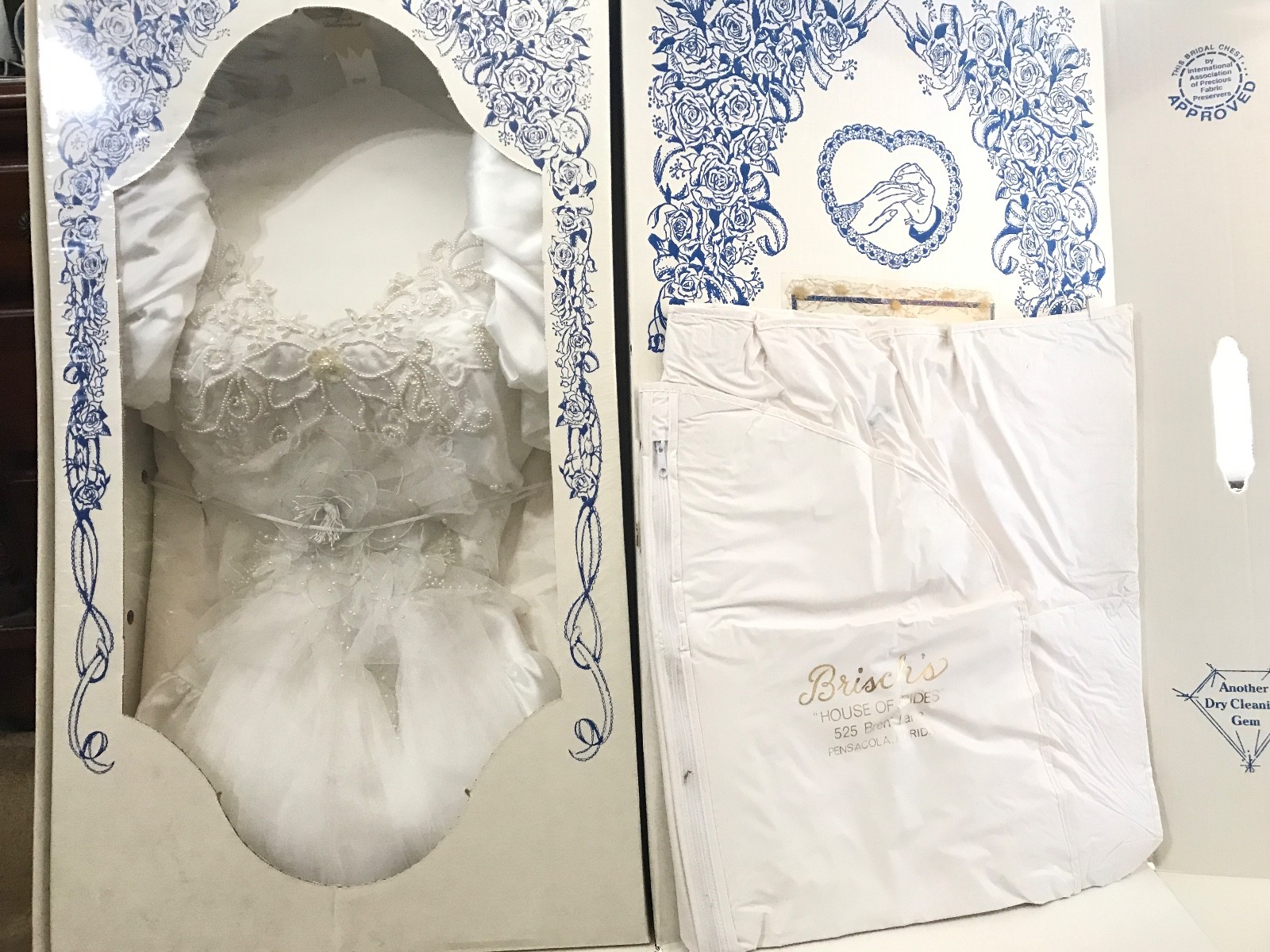 Wedding Dress w/veil (professionally preserved)