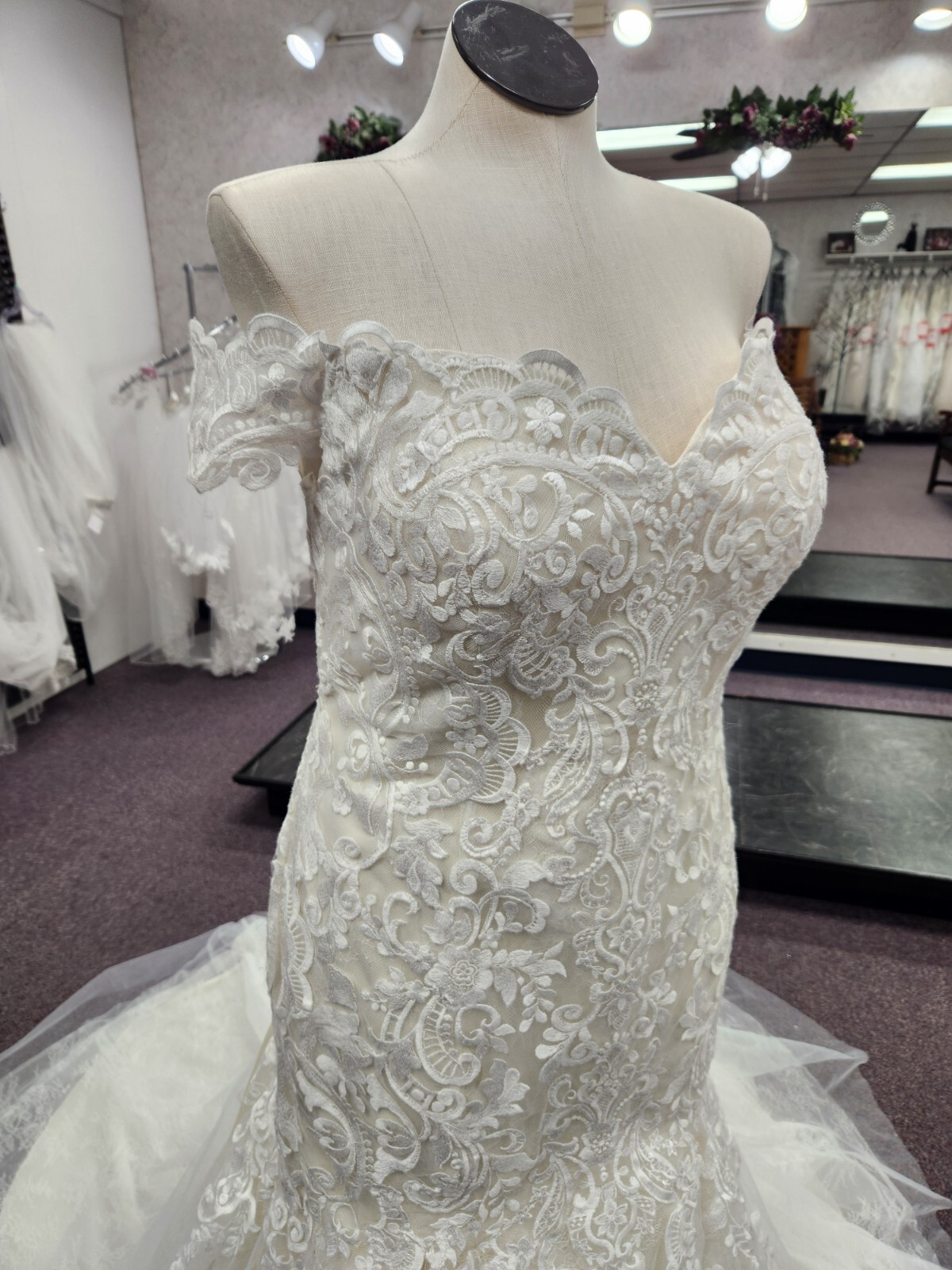 LaSposa Ivory/Champagne Size 16W Private Label Lace Bridal Gown/Wedding Dress