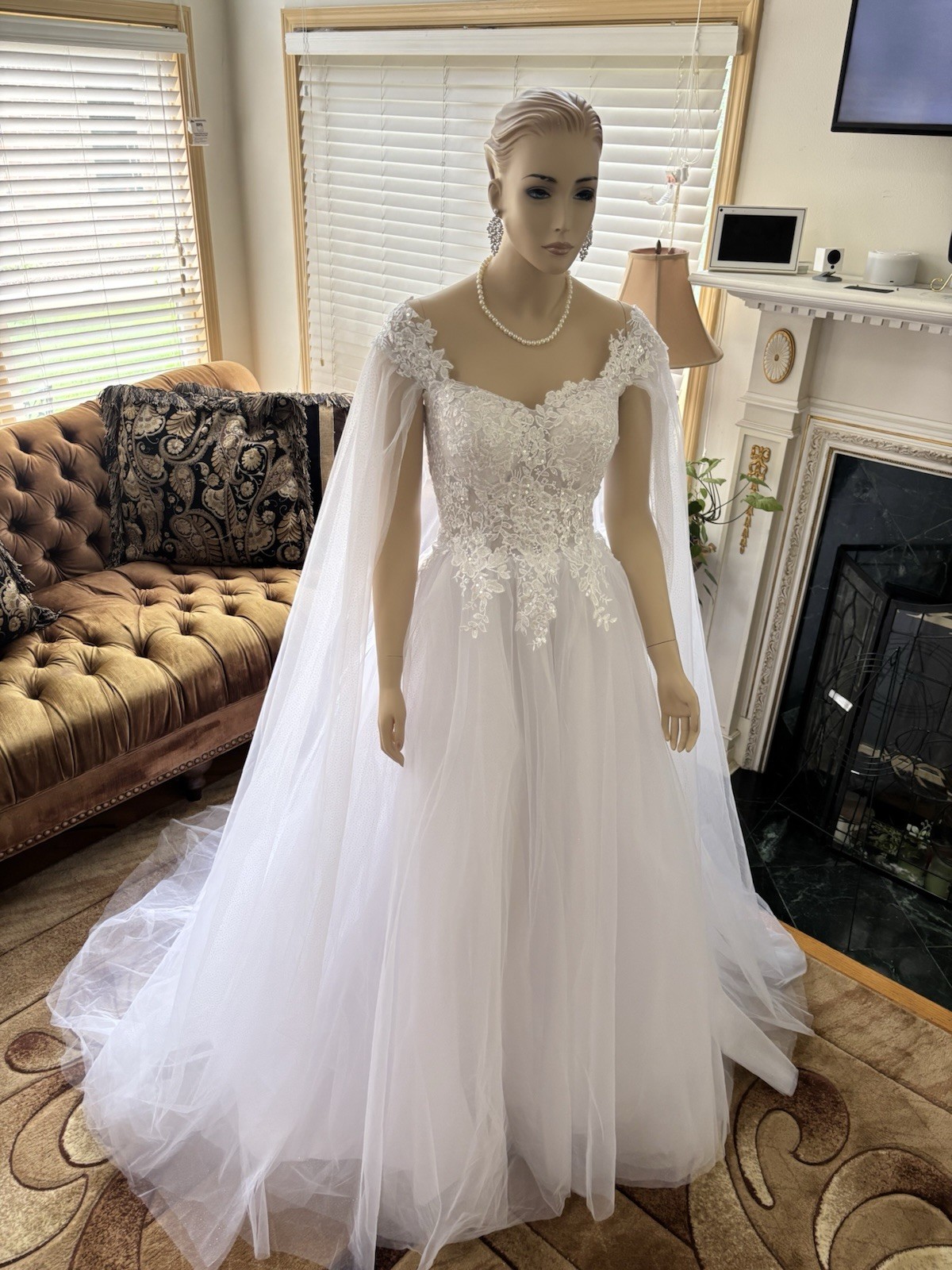 Unbranded Wedding Gown Size 12-16 White Wedding Gown With Cape Sleeves.