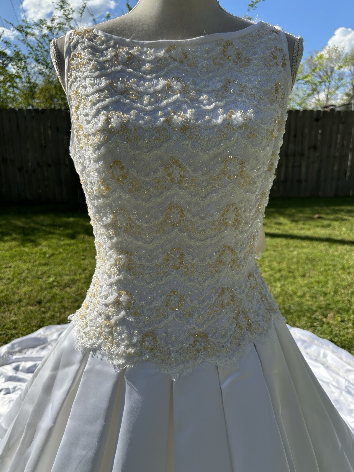 Mori Lee Wedding Dress Women’s Size 12 NWT Long Train Sleeveless Floral Beading