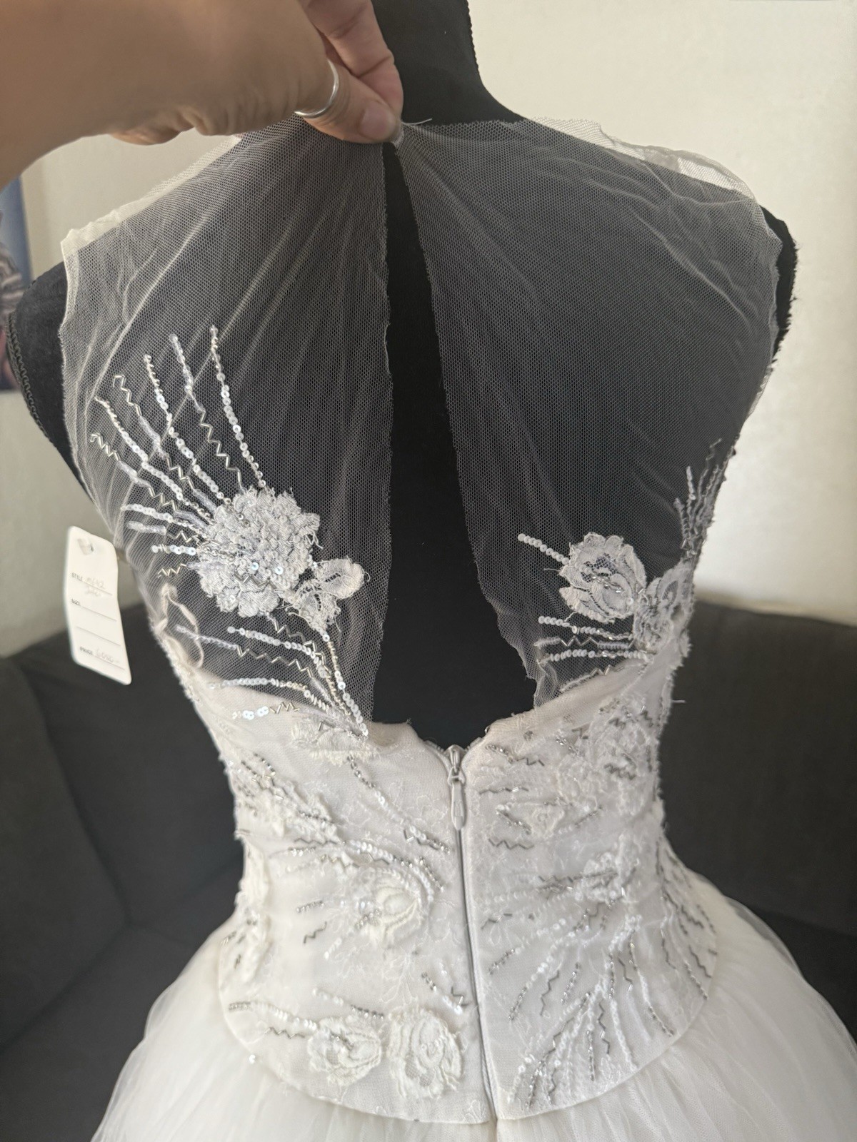 NEW GORGEOUS WHITE AMSALE LAYERED Blue Label ILLUSION STRAPS WEDDING GOWN Size 6