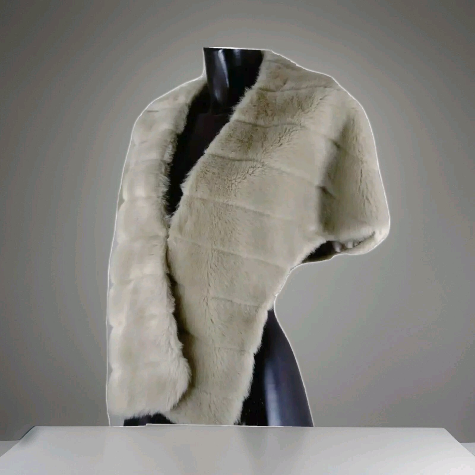 Laura “The Chic Bride” Medium Stole Faux Fur Champagne Color Buttoning Fur Hooks