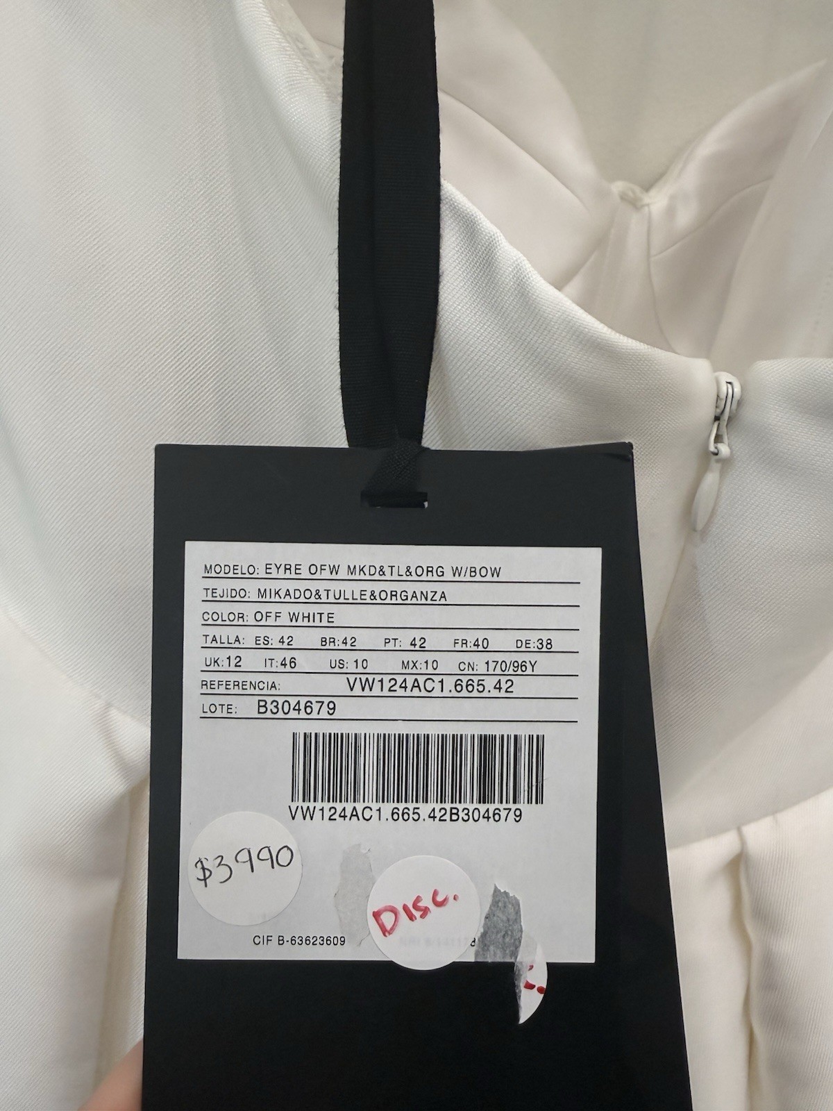 Vera Wang Eyre Size 10 Color off white Retail$3,990