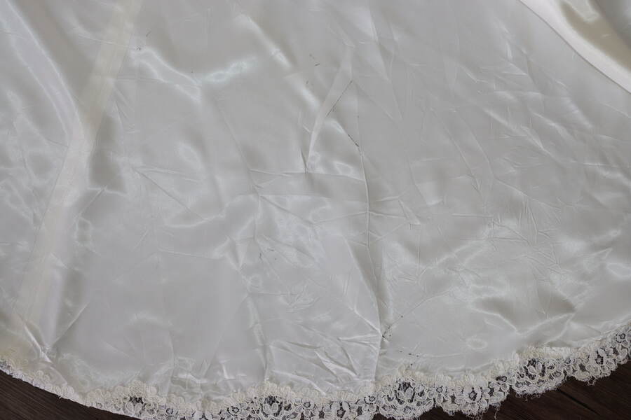 Vintage Ivory Puff Sleeve Pearl /Sequin Beaded Wedding Dress S/M