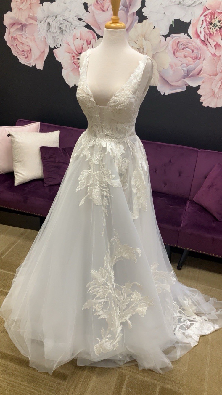 Wilderly Bride, By Allure Bridals. Adara / F142. Ivory / Platinum, Sze 8. Sample