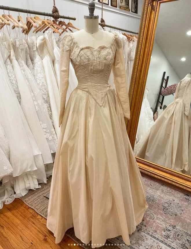 Vintage Champagne Wedding Dresses Long Sleeves Satin A Line 1950s Bridal Gowns