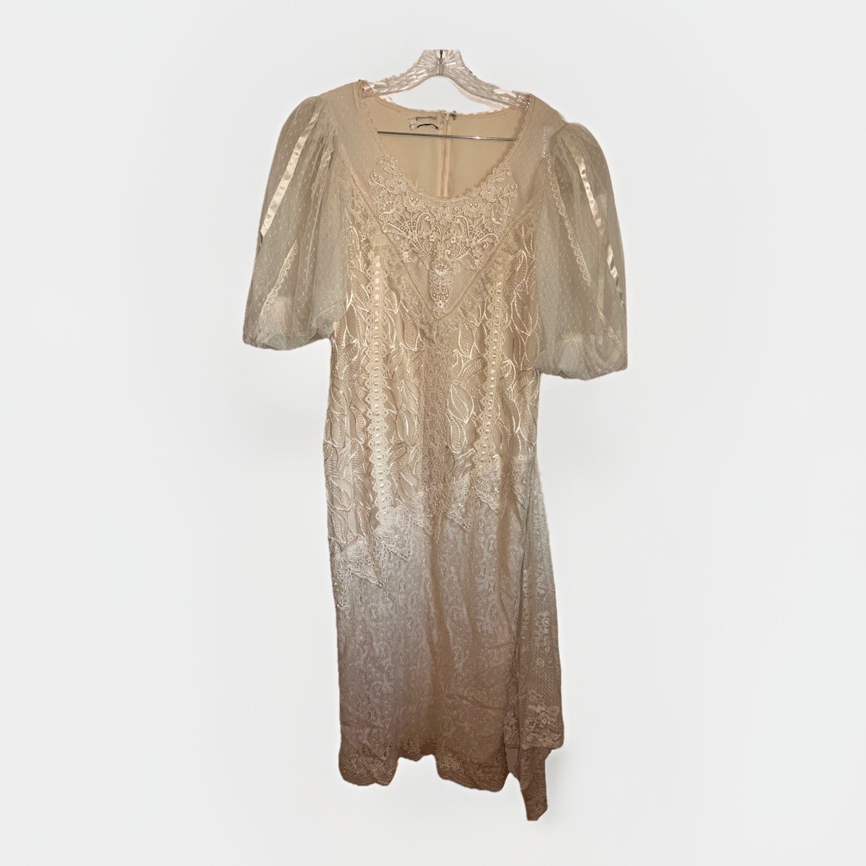 Vintage Ivory Lace Wedding Dress – Timeless Classic Bridal Gown – Unbranded