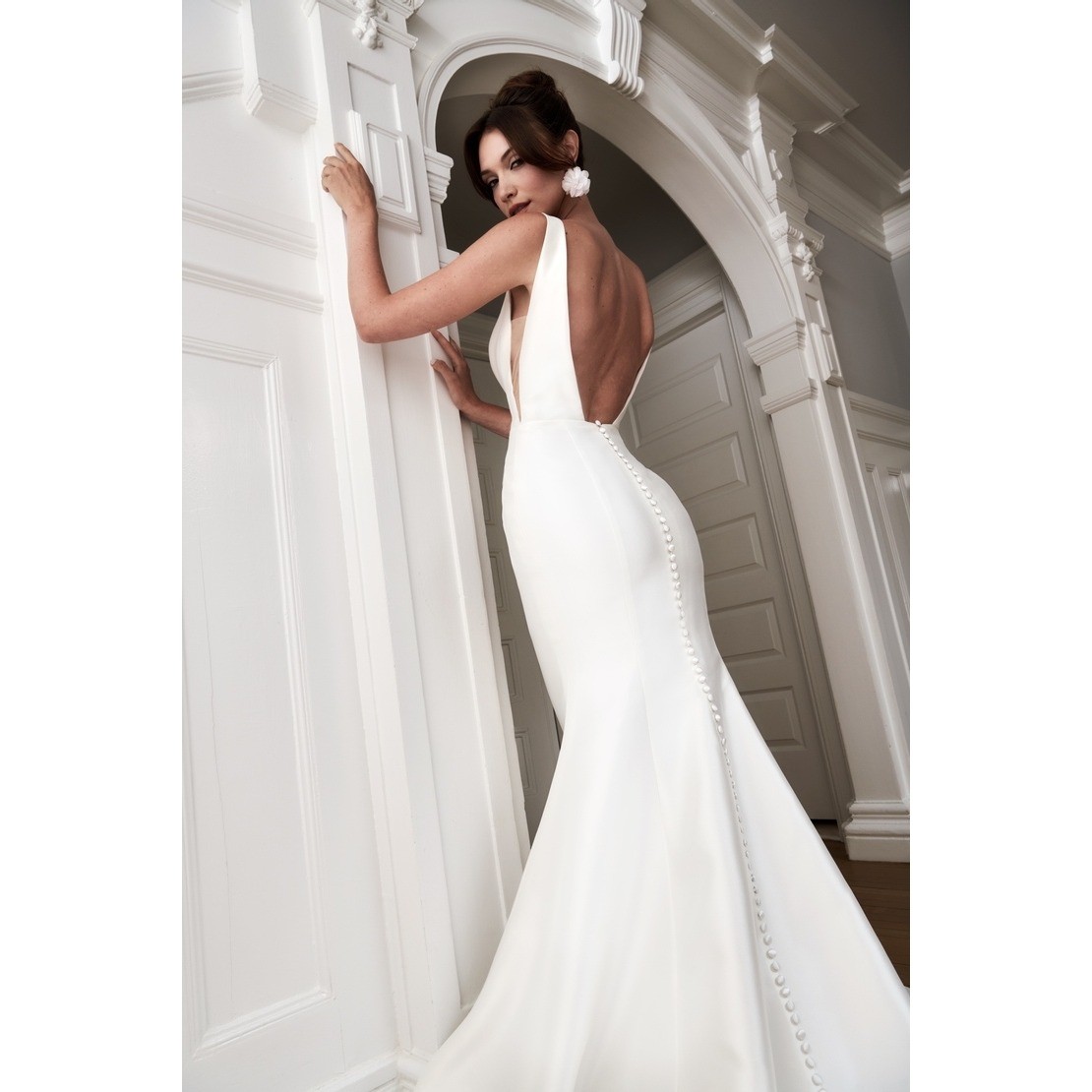 Kelly Faetanini Ivory Mermaid Wedding Dress Low Back Buttons 17-290-M Size 10
