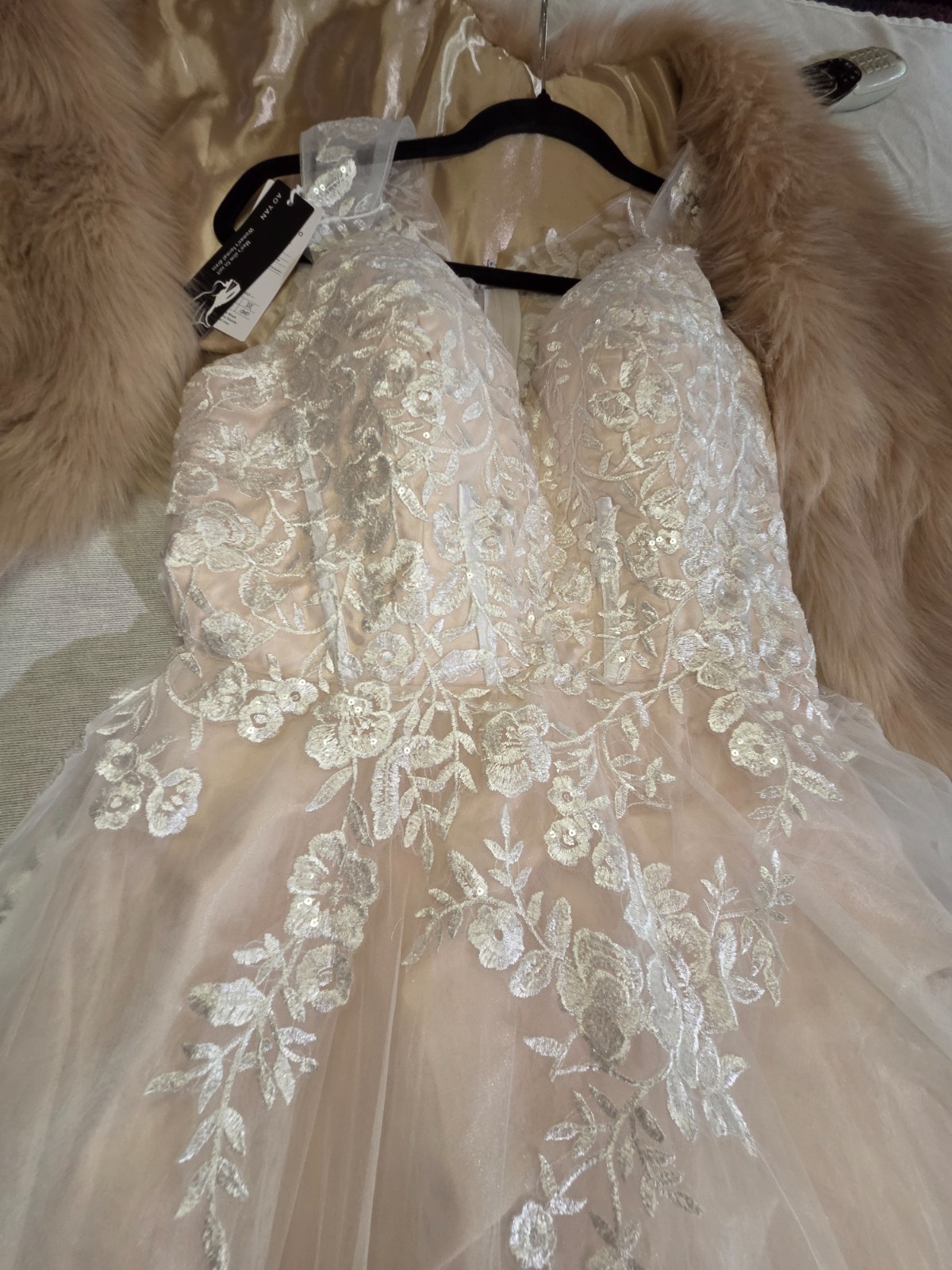 Wedding dress size 8 Unaltered NWT Faux Blush Shrug, Crystal Sash and Jelewery