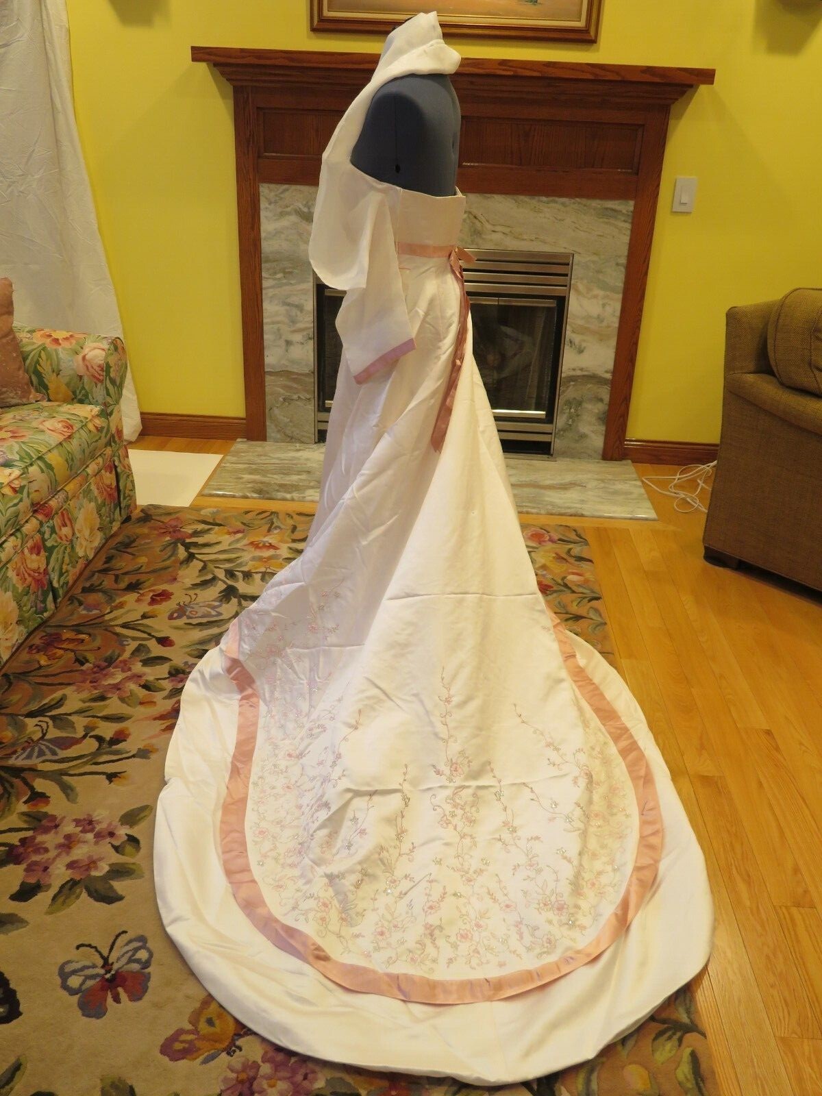 NEW Mori Lee IVORY & PINK !!!! Vintage Wedding Dress FLOWERS PRINCESS Gown Train