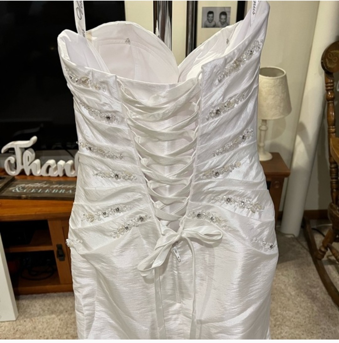 Symphony Of Venus Wedding Dress Sz 6