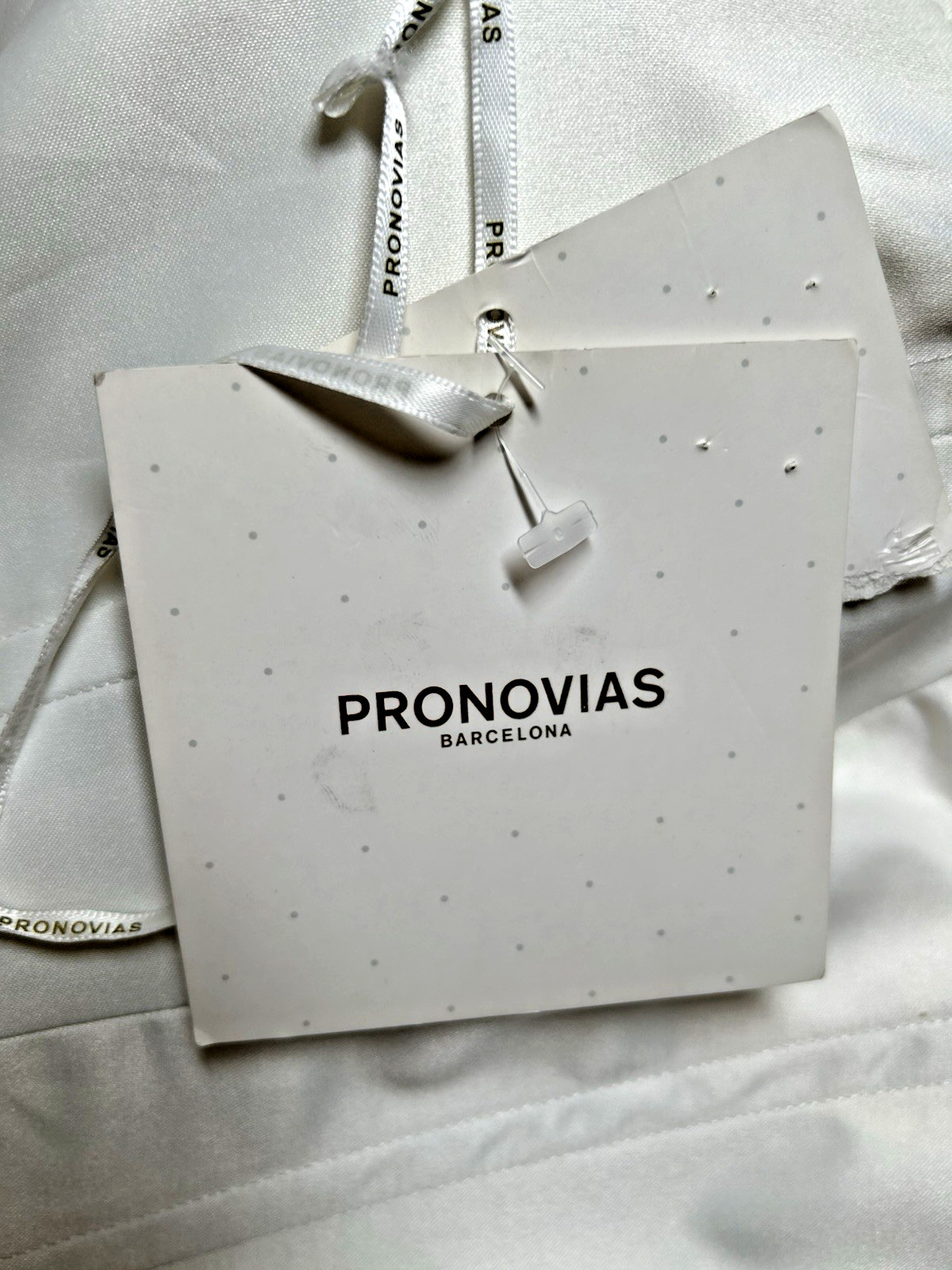 Pronovias Tisha Off White Wedding Dress with Tag Size 16