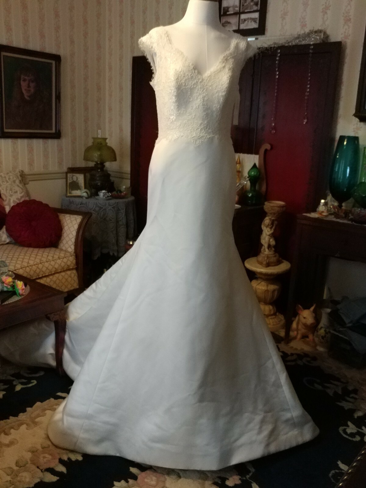 La Sposa Wedding Gown Eiran sz 8 off-white long satin & lace dress