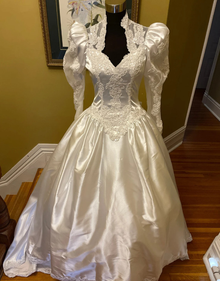 Victorian Wedding Dresses Satin Long Puff Sleeves Lace Vinatge 1950s Ball Gowns