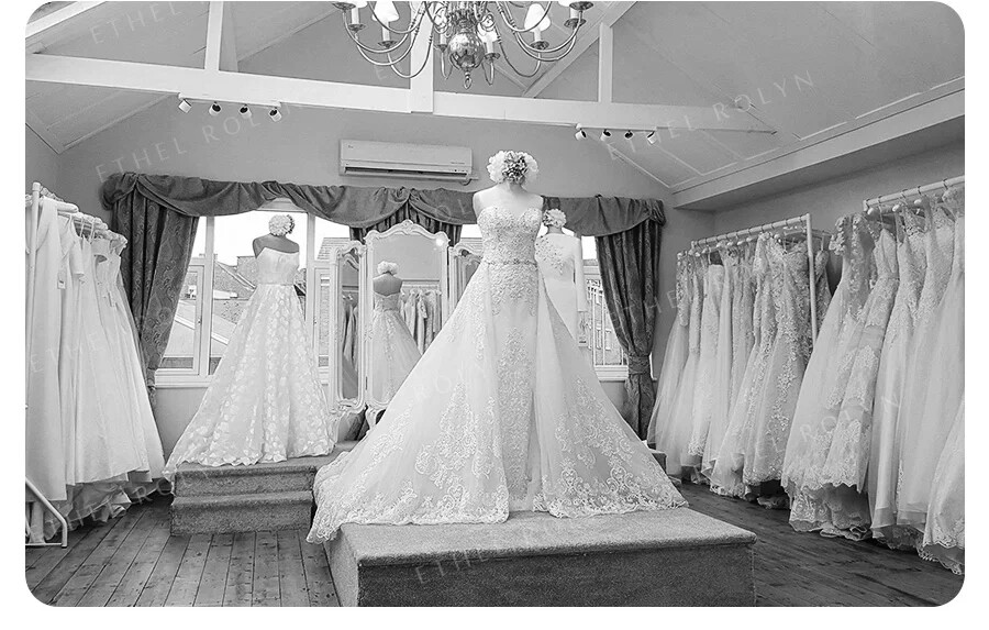 Elegant White Wedding Dresses Bohemian Lace Bell Sleeves Lace Up Bridal Gowns