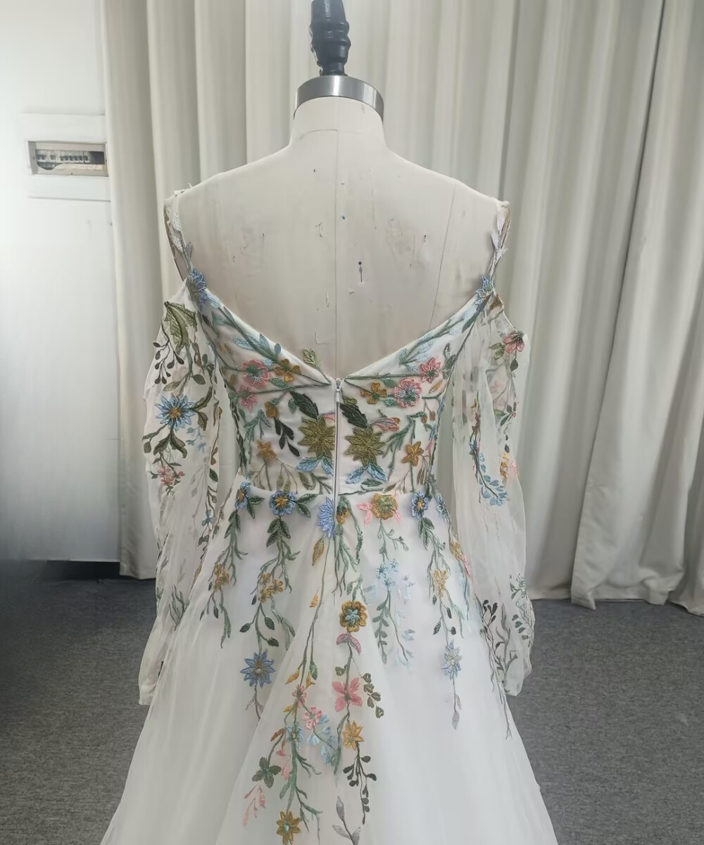 Elegant Wedding Dresses V Neck Flowers Appliques Backless Tulle Bridal Gowns New