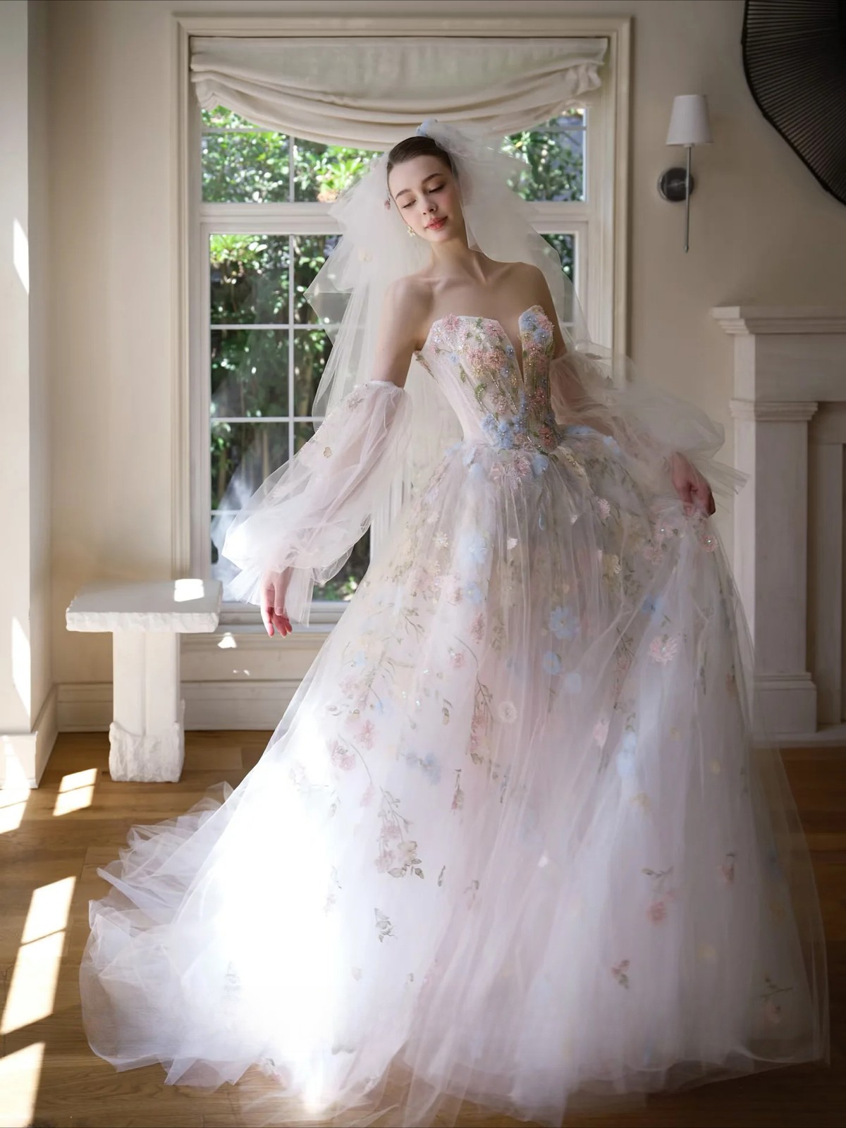Customize Elegant Tulle Floral Embroidery Wedding Dress V-Neck Detachable Sleeve