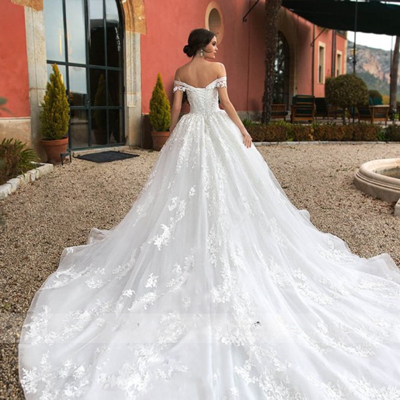 Luxury Ball Princess Wedding Dresses Sweetheart Lace Applique Beaded Bride Gowns