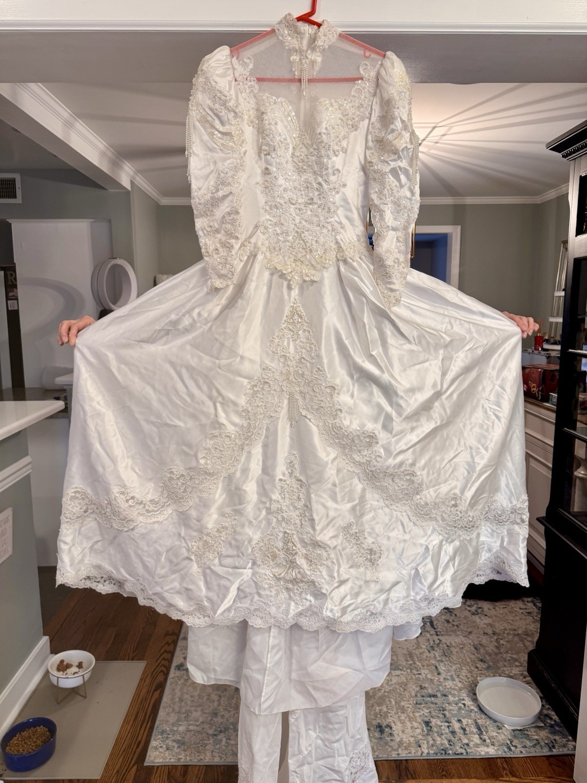 Wedding Dress Unbranded Size 3-4 Beads Bustle Train Sequins Beautiful Off White