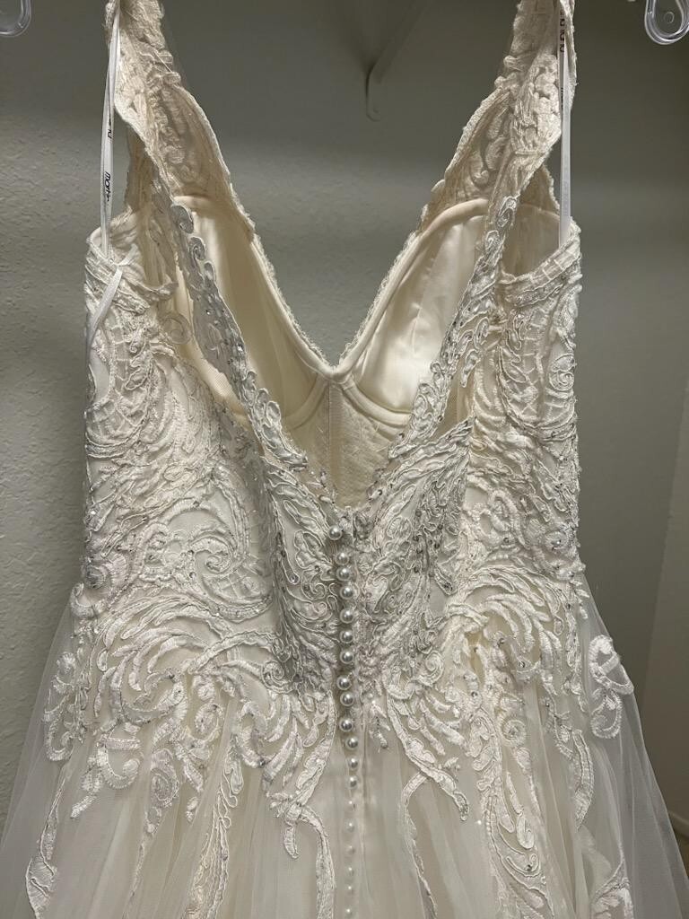 Martina Liana Wedding Dress (US size 16) – Style Number ML902IV
