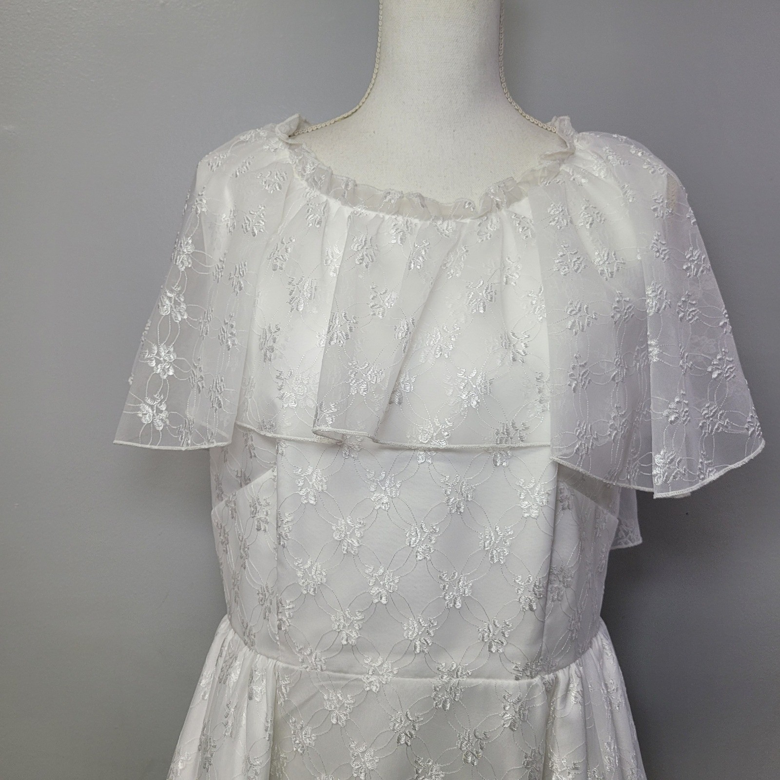 Vintage Unbranded White Floral Lace Cape Overlay Wedding Gown Maxi Dress Large
