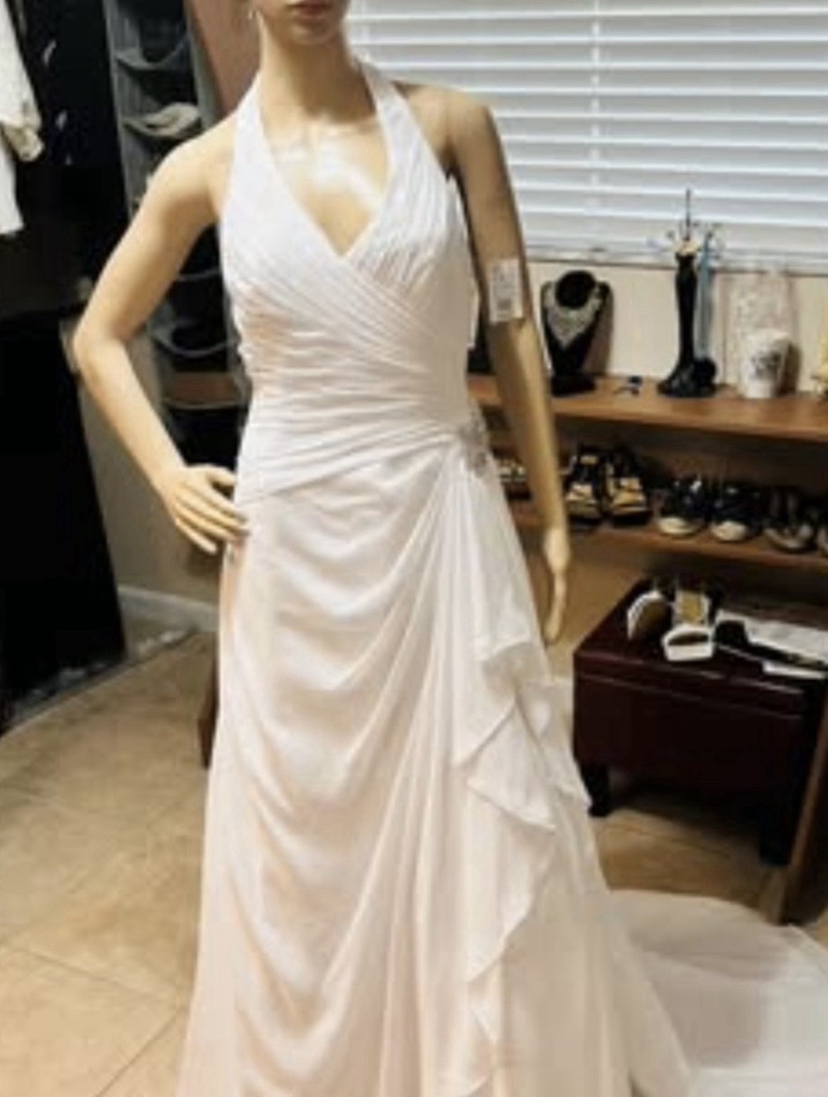 David’s Bridal WG3260 White Halter Neck Beaded A-Line Wedding Dress Size 8